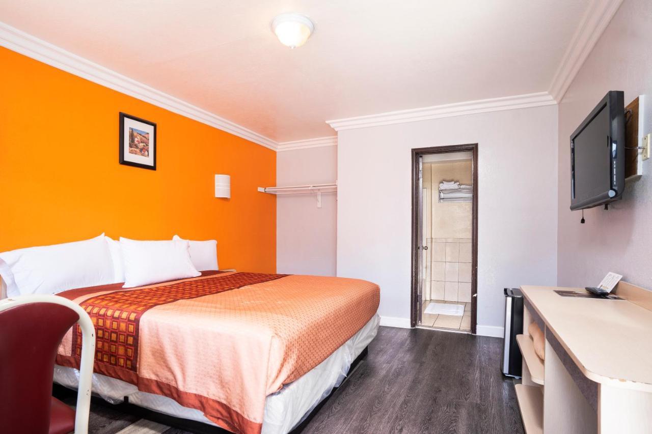 Motel Value Hollywood 2*